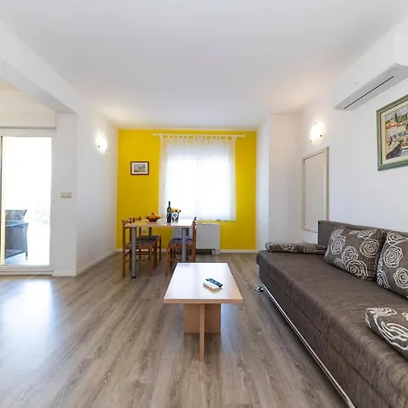 Irena Πανσιόν Ζαντάρ