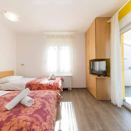 Guest house Irena 3*